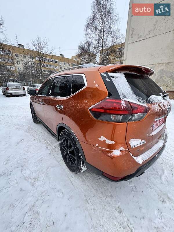 Внедорожник / Кроссовер Nissan Rogue 2017 в Ужгороде