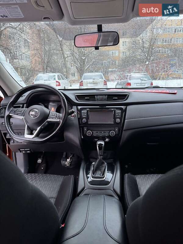 Внедорожник / Кроссовер Nissan Rogue 2017 в Ужгороде