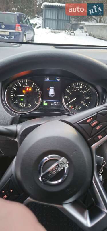 Внедорожник / Кроссовер Nissan Rogue 2017 в Ужгороде