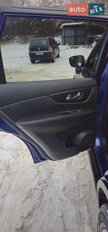 Внедорожник / Кроссовер Nissan Rogue 2017 в Ужгороде