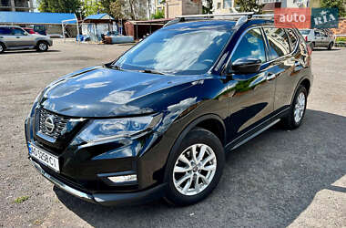 Внедорожник / Кроссовер Nissan Rogue 2017 в Ужгороде