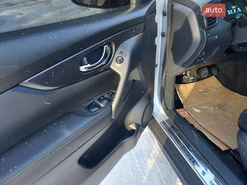 Внедорожник / Кроссовер Nissan Rogue 2017 в Харькове