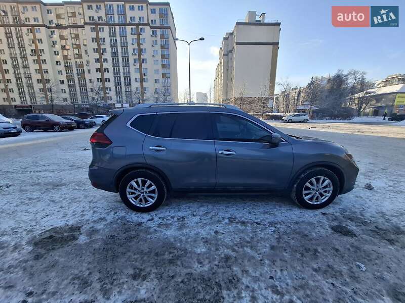 Внедорожник / Кроссовер Nissan Rogue 2016 в Вишневом