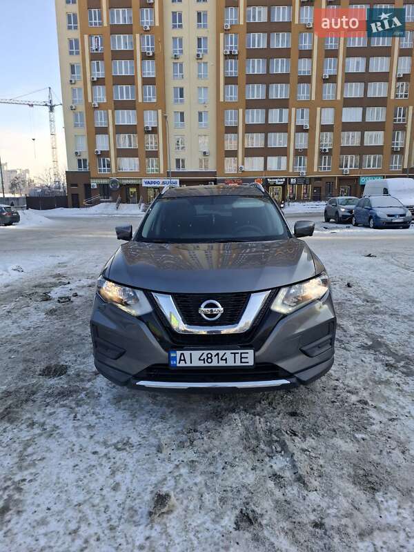 Внедорожник / Кроссовер Nissan Rogue 2016 в Вишневом