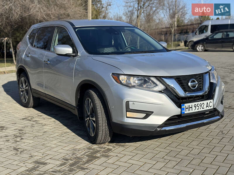 Внедорожник / Кроссовер Nissan Rogue 2016 в Болграде