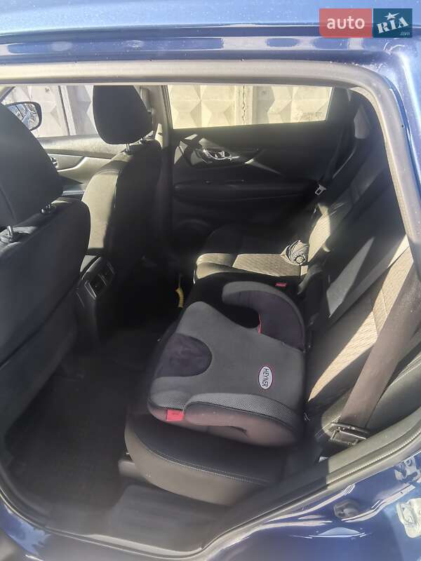 Внедорожник / Кроссовер Nissan Rogue 2016 в Черкассах