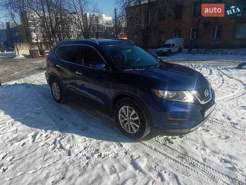 Внедорожник / Кроссовер Nissan Rogue 2016 в Черкассах