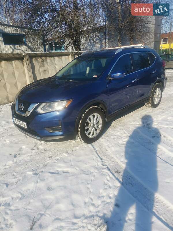 Внедорожник / Кроссовер Nissan Rogue 2016 в Черкассах