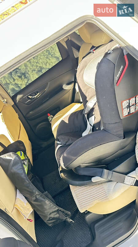 Внедорожник / Кроссовер Nissan Rogue 2017 в Львове