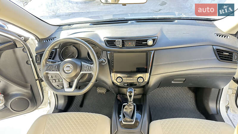 Внедорожник / Кроссовер Nissan Rogue 2017 в Львове