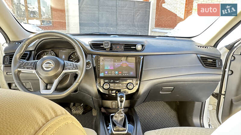 Внедорожник / Кроссовер Nissan Rogue 2017 в Львове