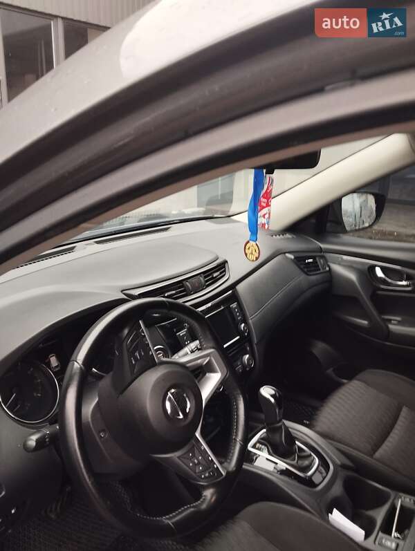 Внедорожник / Кроссовер Nissan Rogue 2017 в Первомайске