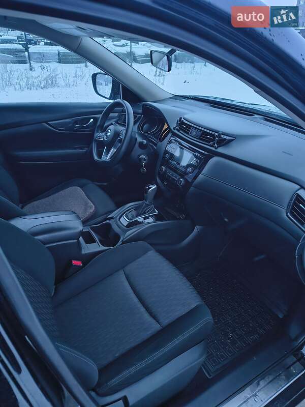 Внедорожник / Кроссовер Nissan Rogue 2016 в Калуше