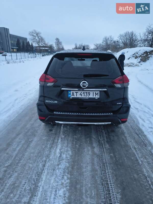 Внедорожник / Кроссовер Nissan Rogue 2016 в Калуше