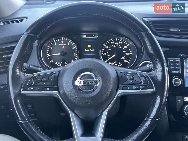 Внедорожник / Кроссовер Nissan Rogue 2016 в Хороле