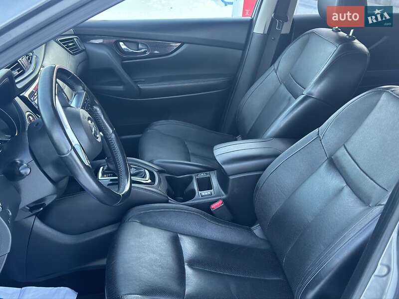 Внедорожник / Кроссовер Nissan Rogue 2016 в Хороле