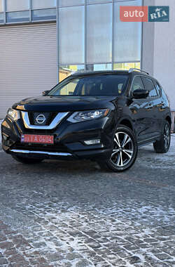 Внедорожник / Кроссовер Nissan Rogue 2017 в Луцке