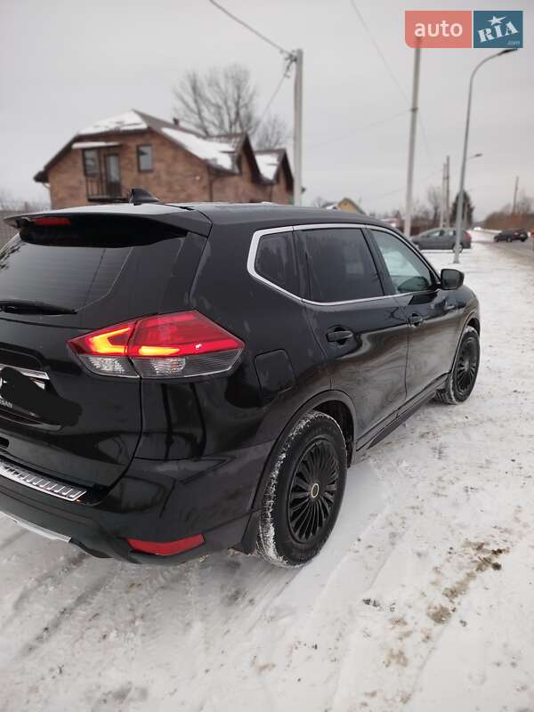 Внедорожник / Кроссовер Nissan Rogue 2017 в Сарнах