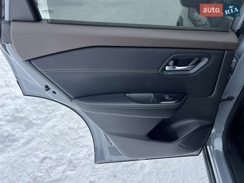 Внедорожник / Кроссовер Nissan Rogue 2023 в Киеве