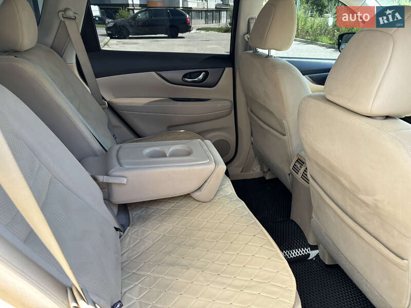 Внедорожник / Кроссовер Nissan Rogue 2016 в Ивано-Франковске