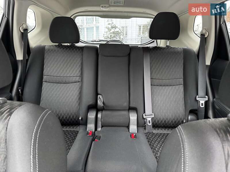 Внедорожник / Кроссовер Nissan Rogue 2016 в Киеве