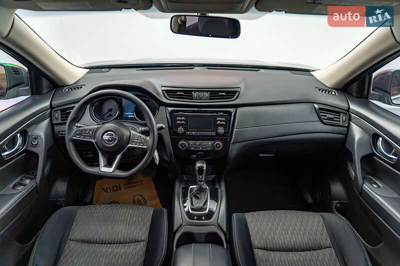 Внедорожник / Кроссовер Nissan Rogue 2016 в Киеве