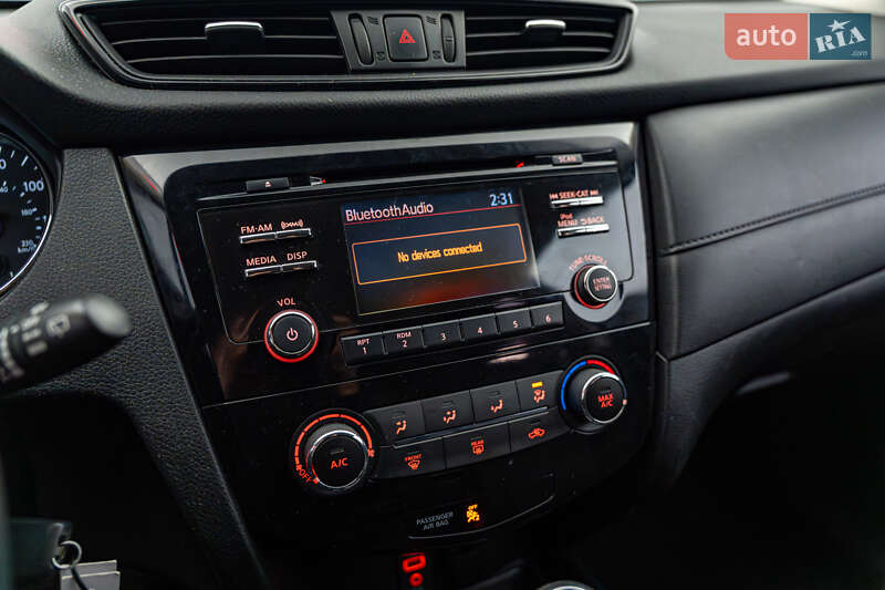 Внедорожник / Кроссовер Nissan Rogue 2016 в Киеве