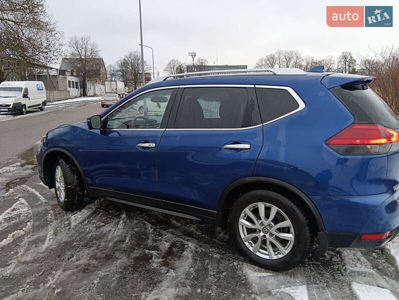Внедорожник / Кроссовер Nissan Rogue 2017 в Каменец-Подольском