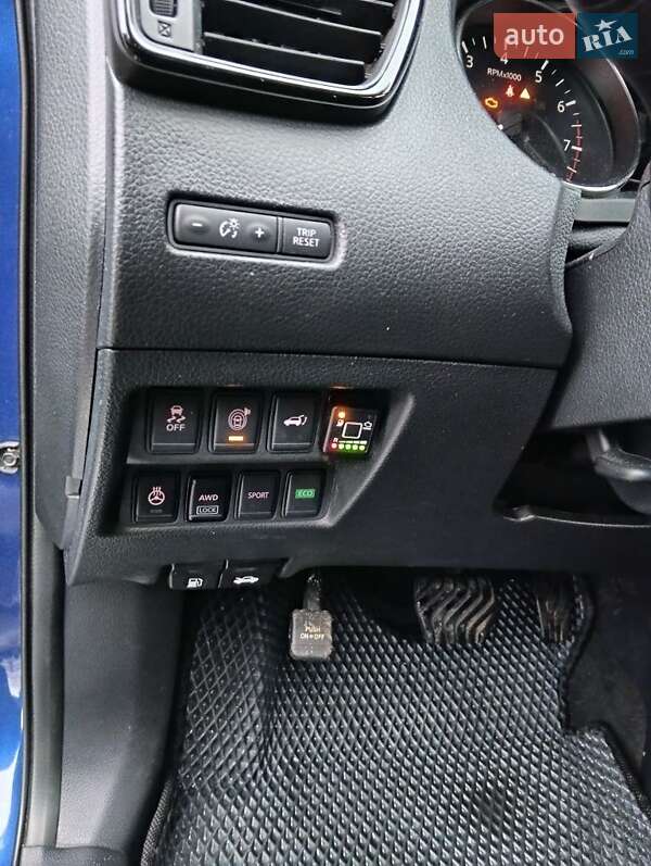 Внедорожник / Кроссовер Nissan Rogue 2017 в Каменец-Подольском