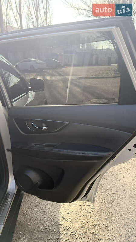 Внедорожник / Кроссовер Nissan Rogue 2015 в Очакове