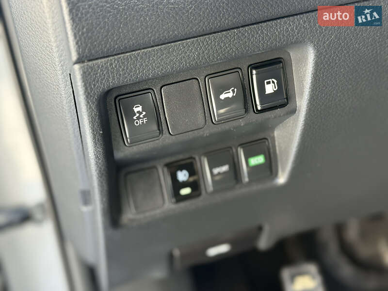 Внедорожник / Кроссовер Nissan Rogue 2018 в Ровно