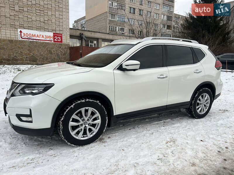 Внедорожник / Кроссовер Nissan Rogue 2016 в Виннице