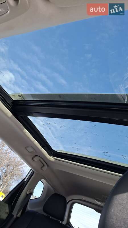 Внедорожник / Кроссовер Nissan Rogue 2017 в Вышгороде