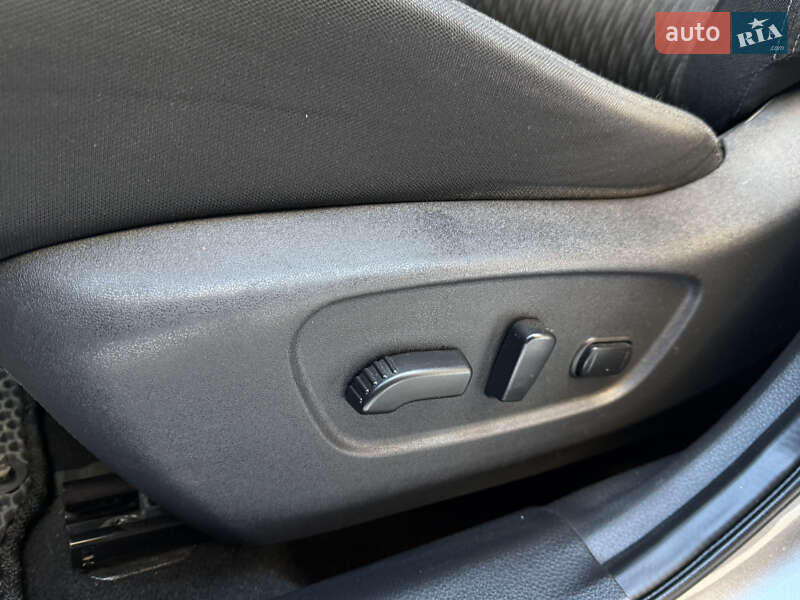 Позашляховик / Кросовер Nissan Rogue 2018 в Одесі