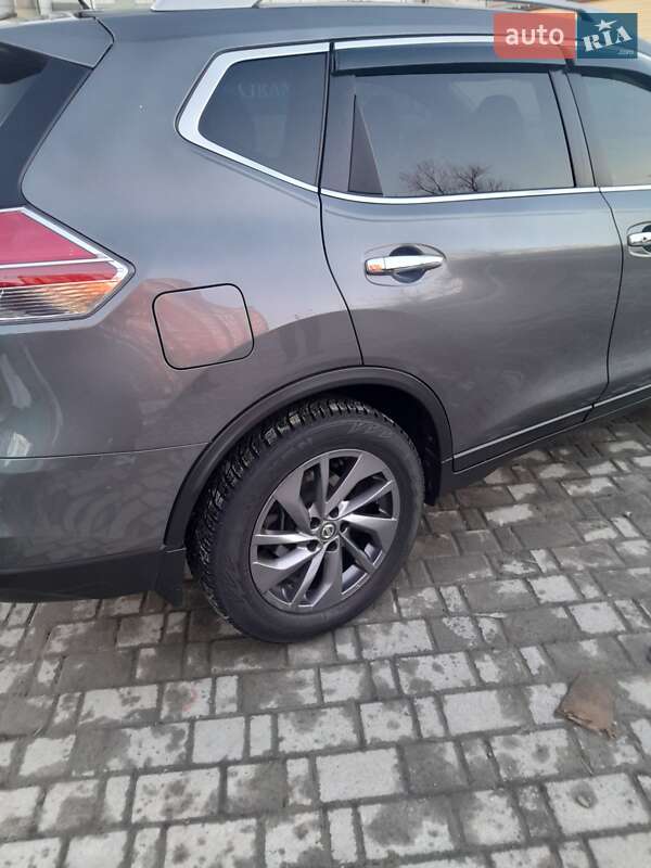 Внедорожник / Кроссовер Nissan Rogue 2016 в Ивано-Франковске