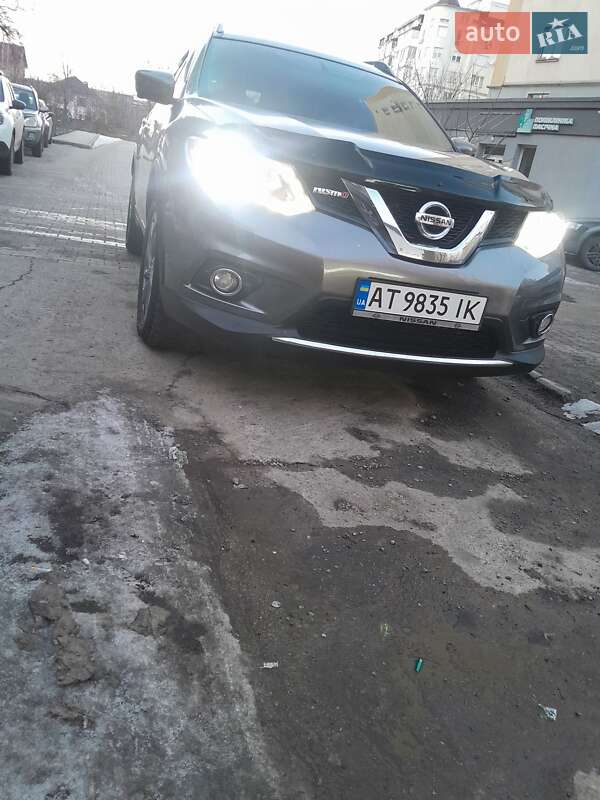 Внедорожник / Кроссовер Nissan Rogue 2016 в Ивано-Франковске