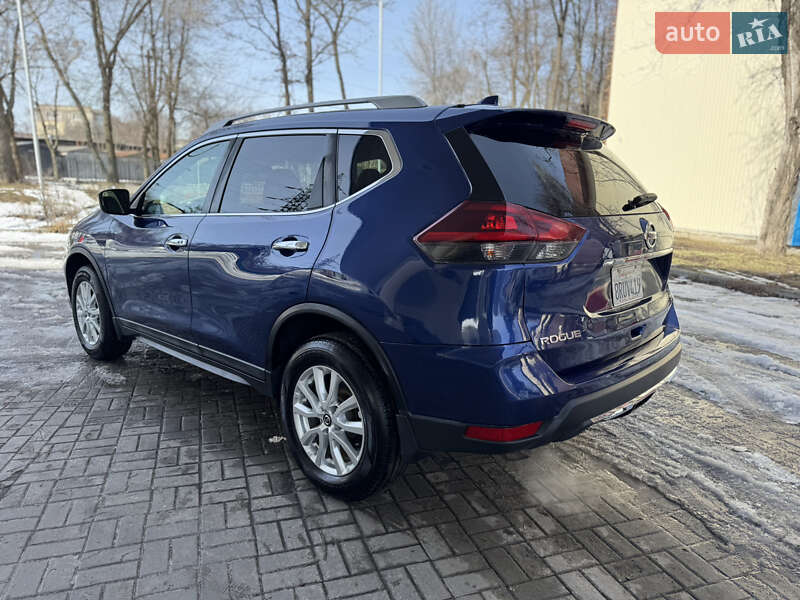 Внедорожник / Кроссовер Nissan Rogue 2017 в Днепре