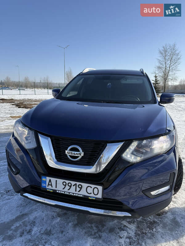 Внедорожник / Кроссовер Nissan Rogue 2017 в Калиновке