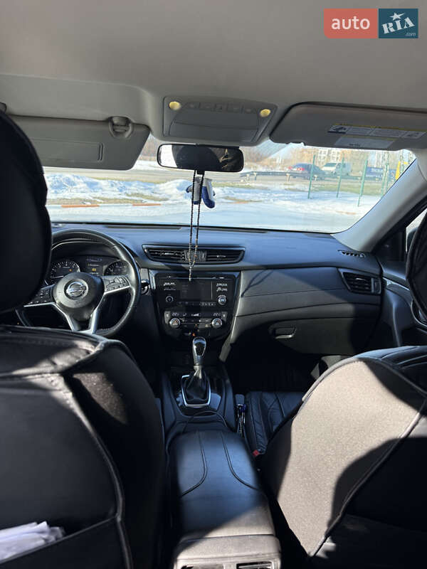 Внедорожник / Кроссовер Nissan Rogue 2017 в Калиновке