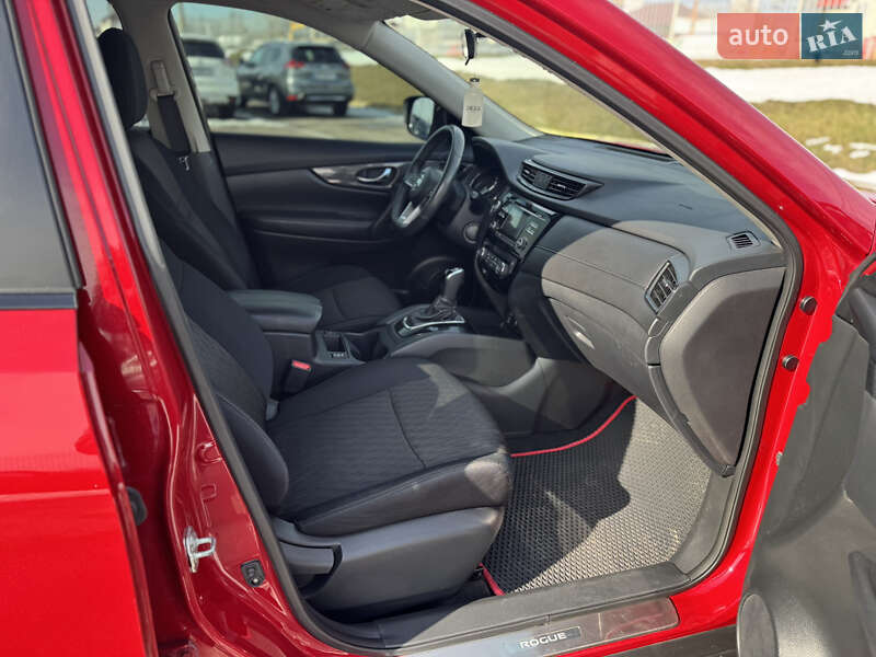 Внедорожник / Кроссовер Nissan Rogue 2017 в Киеве
