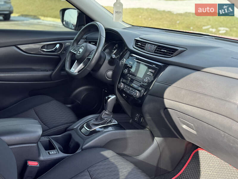 Внедорожник / Кроссовер Nissan Rogue 2017 в Киеве