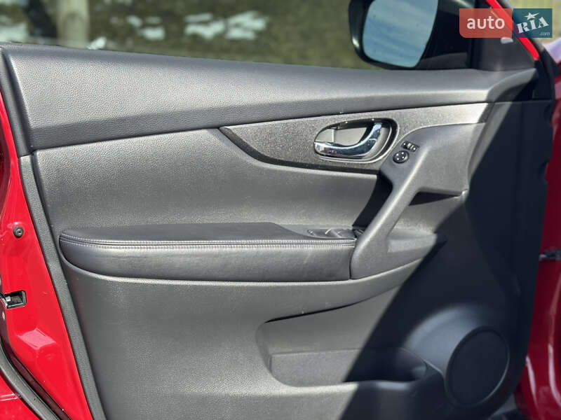 Внедорожник / Кроссовер Nissan Rogue 2017 в Киеве