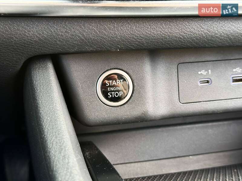 Внедорожник / Кроссовер Nissan Rogue 2021 в Киеве