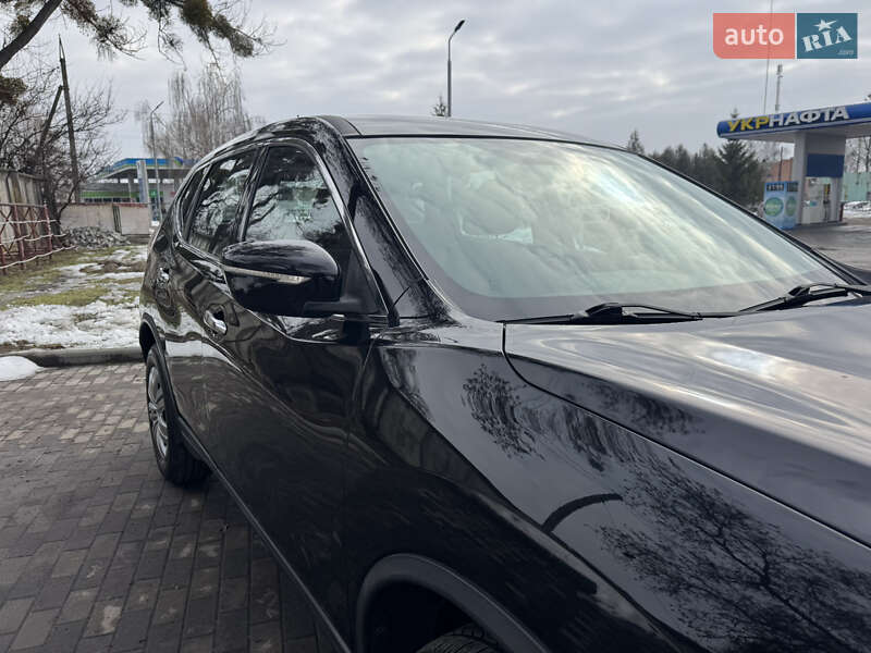 Позашляховик / Кросовер Nissan Rogue 2015 в Лубнах