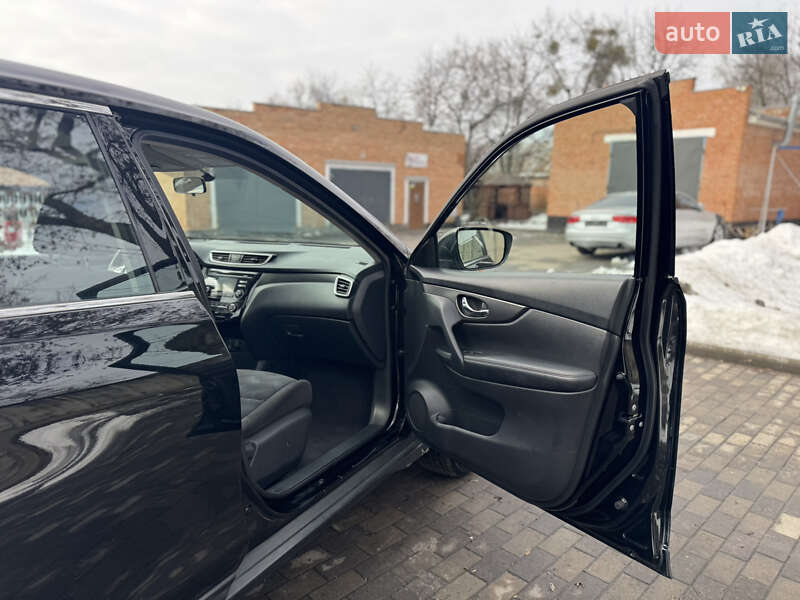 Позашляховик / Кросовер Nissan Rogue 2015 в Лубнах