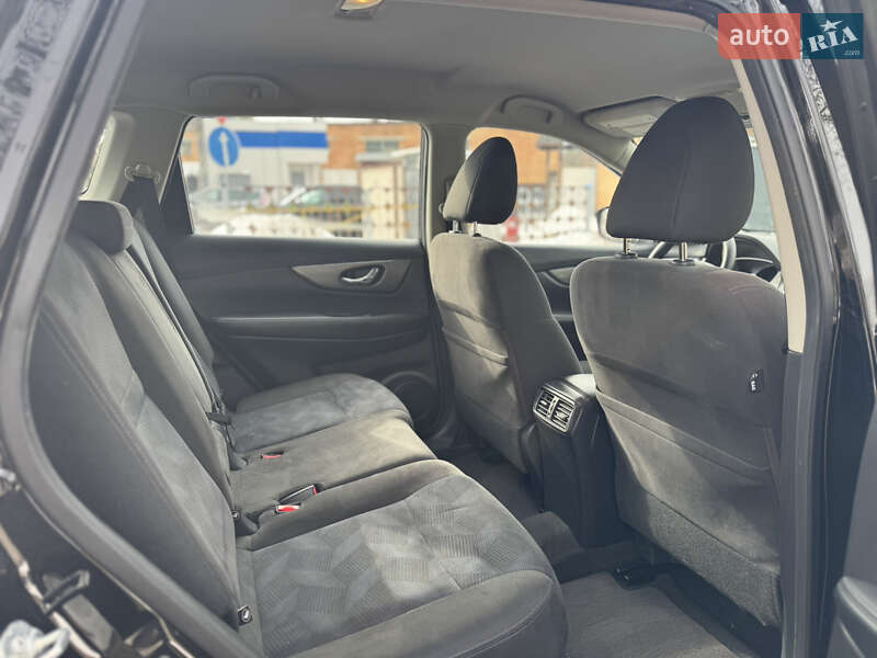 Позашляховик / Кросовер Nissan Rogue 2015 в Лубнах