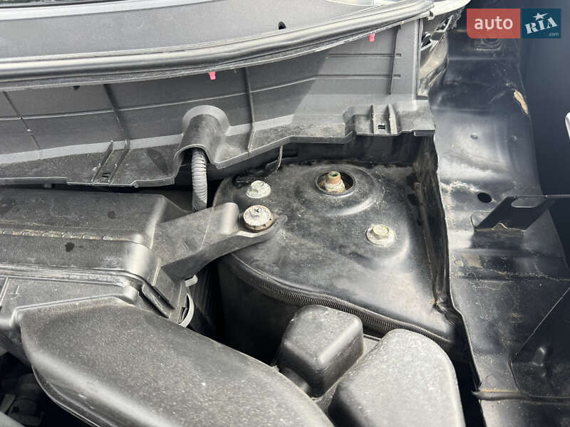 Позашляховик / Кросовер Nissan Rogue 2015 в Лубнах