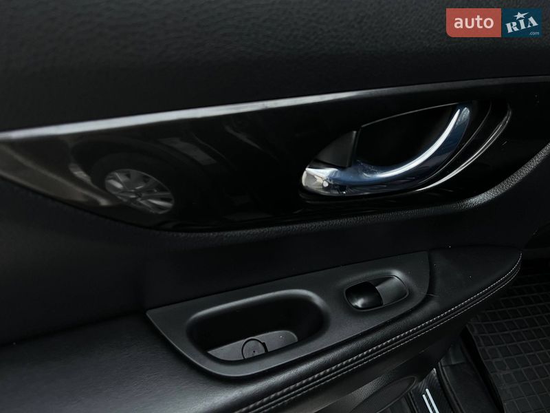 Внедорожник / Кроссовер Nissan Rogue 2017 в Черкассах