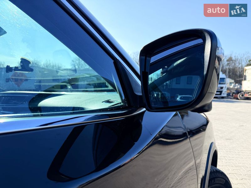 Внедорожник / Кроссовер Nissan Rogue 2017 в Львове