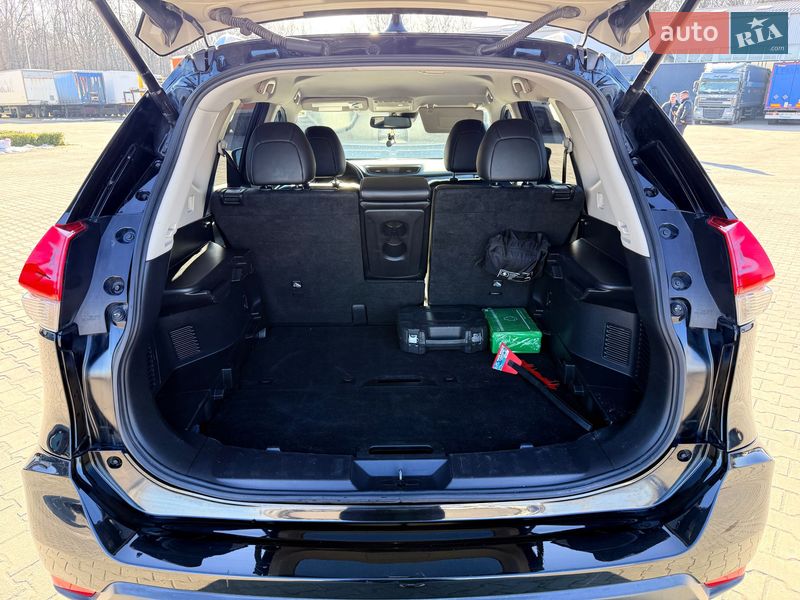 Внедорожник / Кроссовер Nissan Rogue 2017 в Львове